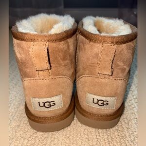 Ugg Girls Classic Mini Chestnut size 3